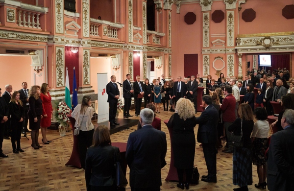 Президентът Радев: Силата на „Българската Коледа“ е да обединява обществото ни около човешките ценности